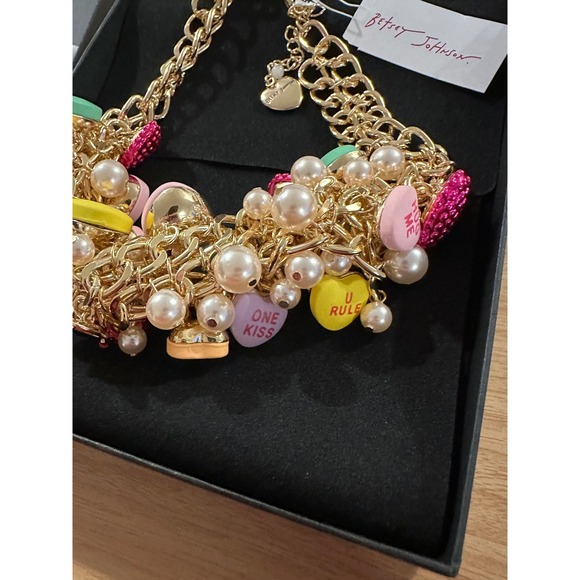 Betsy Johnson Conversation Heart Charm Necklace Gold Tone Pearls Pink - Picture 4 of 7